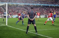 حكمان إضافيان على خط المرمى في الدوري