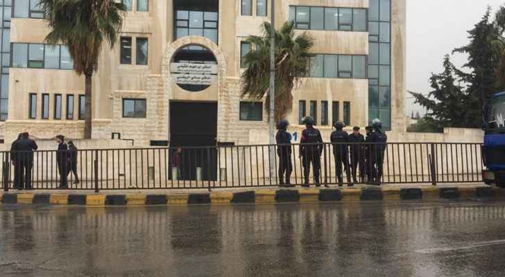 الأمن يمنع اعتصام الصحفيين على "الرابع"