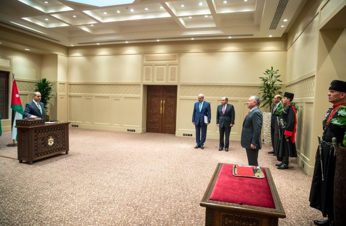 تعديل وزاري مفاجئ .. حقيبة جديدة للمصري