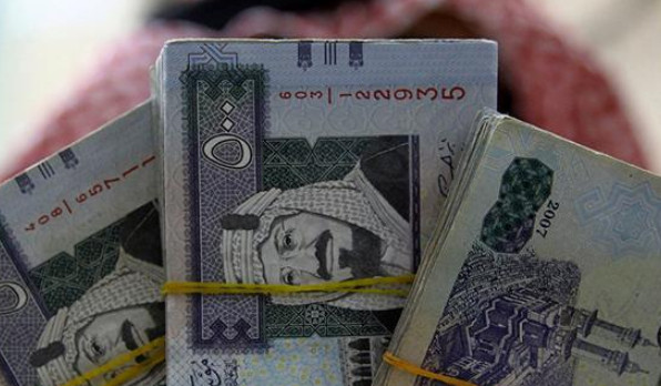السعودية تحول ملياري دولار للحكومة اليمنية