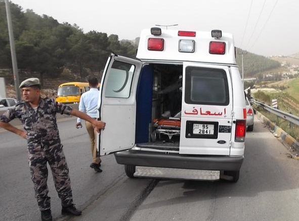 الدفاع المدني ينقذ مواطنا سقط من مرتفع جبلي في ذيبان