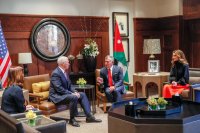 بالفيديو والصور .. الملك لنائب الرئيس الأميركي: "القدس غالية علينا"