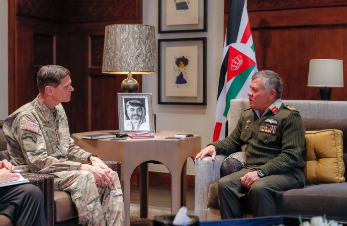 الملك يستقبل الفريق جوزيف فوتيل