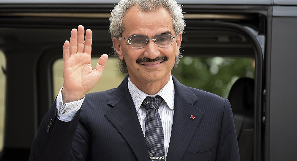 أول ظهور علني للوليد بن طلال بعد الإفراج عنه (فيديو)