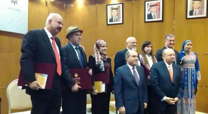 بالاسماء .. الملقي يوزع جوائز تقديرية وتشجيعية