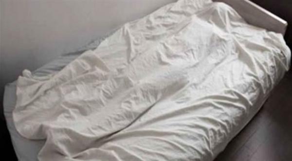 بالتفاصيل .. امراة تعيش عامين مع جثتي زوجها وابنتها في منزلها