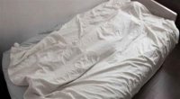 بالتفاصيل .. امراة تعيش عامين مع جثتي زوجها وابنتها في منزلها