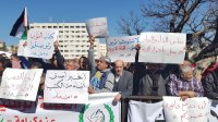 شاهد ..  اعتصام شعبي امام النواب رفضا لسياسة "الافقار" ومطالبة بـ "اقالة" النواب