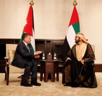 الملك يلتقي محمد بن راشد آل مكتوم