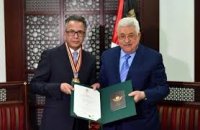 عباس يمنح الشوابكة وسام "نجمة القدس"