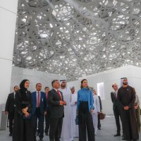 الملك والملكة يزوران متحف اللوفر أبوظبي(صور)