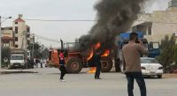 حريق يأتي على جرافة في إربد.. صور