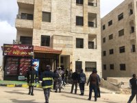 بالصور .. اخلاء بنايتين في طبربور