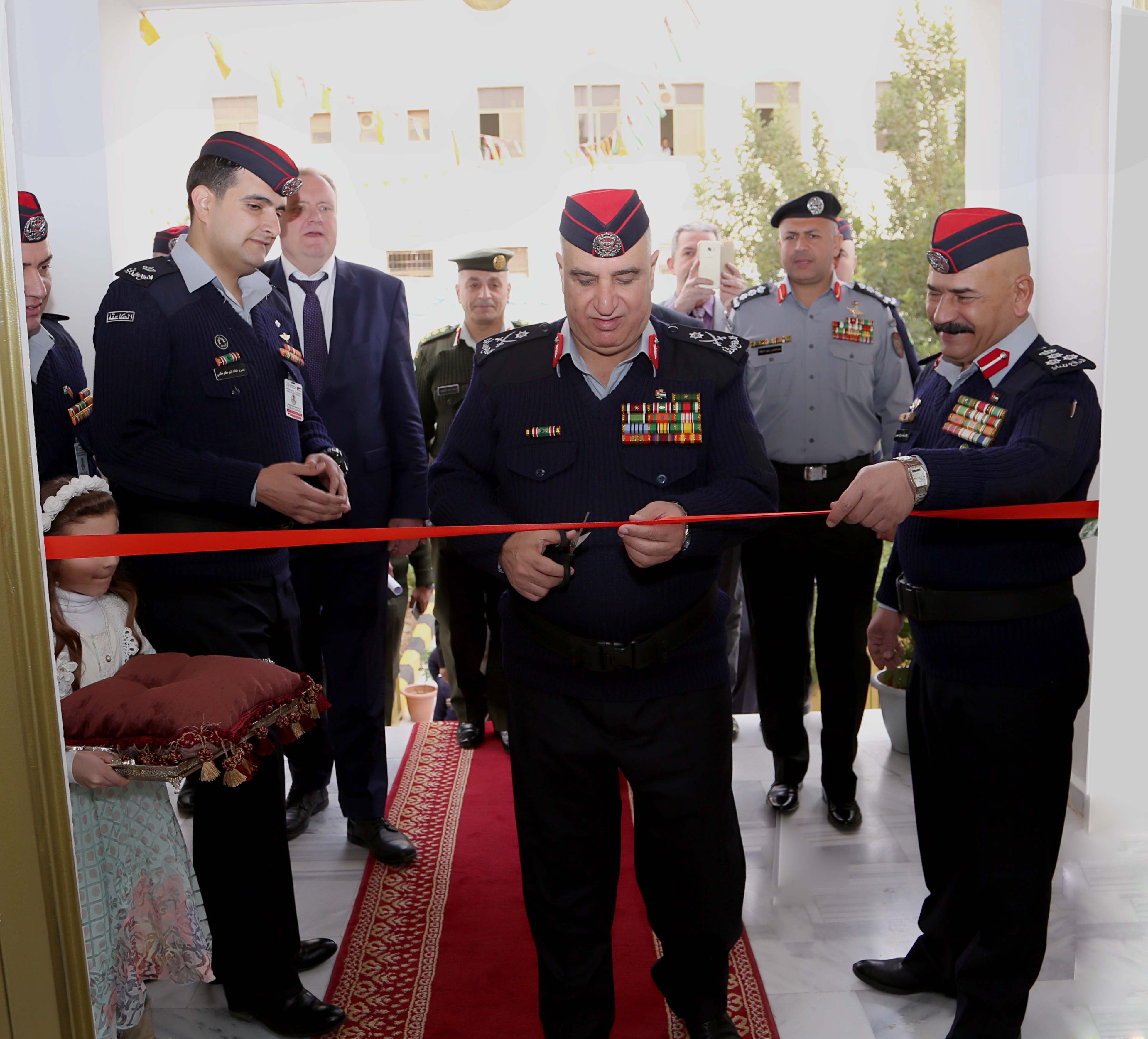 البزايعة يفتتح مركز لغات الدفاع المدني