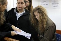 بالصور.. تمديد اعتقال الطفلة عهد التميمي