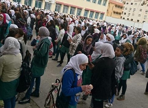 بالصور ... طالبات يمتنعن عن الدراسة بسبب الفترة المسائية