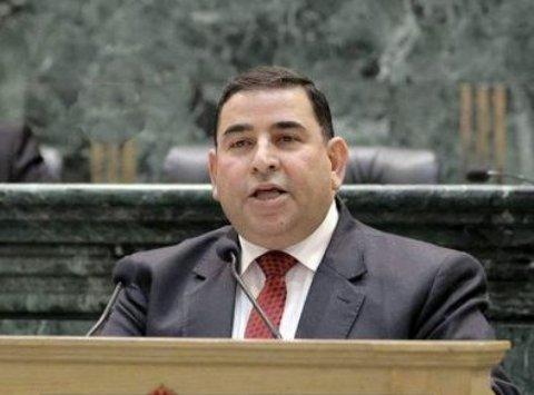 نائب خالف حزبه بمنح الثقة .. فهذا كان رد الحزب !!