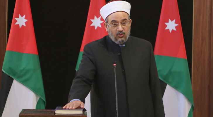 وزير الأوقاف يعد بدراسة ملف شركة الحج الحكومية