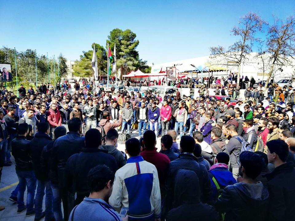 بالصور والفيديو .. طلبة البوليتكنك تنظم وقفة تساند العجاوي