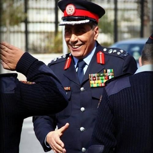 الحمود يطلب التبرع بأثمان التهاني للفقراء