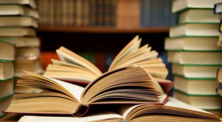 الحكومة تقرر الاستمرار بإعفاء الكتب وادوات الرسم والتلوين من الضريبة