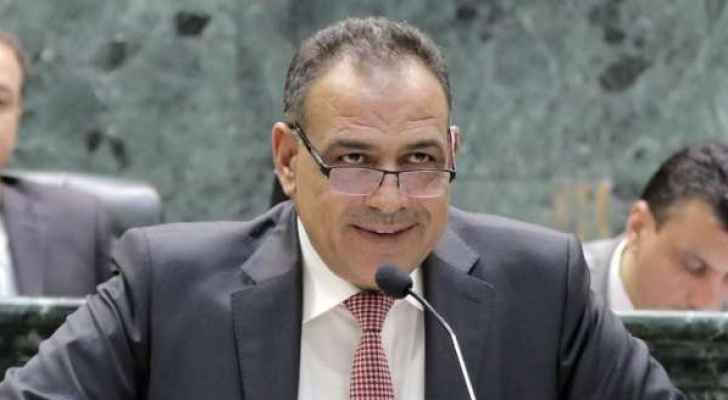الطراونة: رئيس الجامعة لن يحمل مسدسا