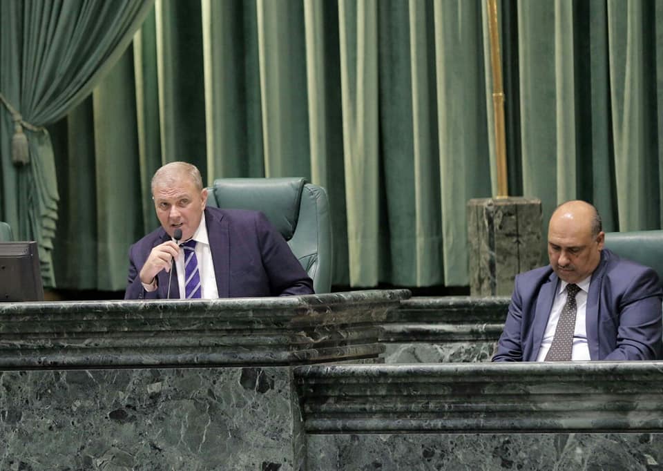 خميس عطية : لم تُذكر اسماء تحت القبة