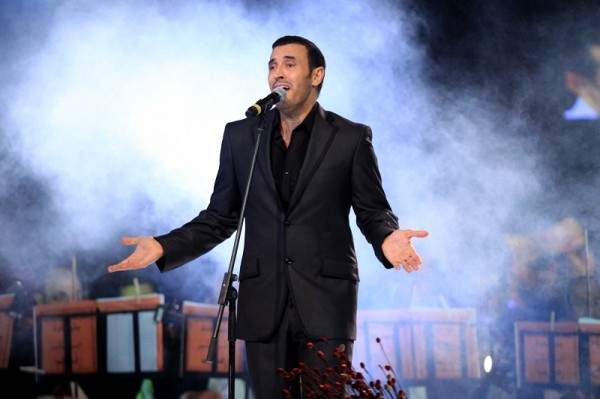 شاهدوا إبن كاظم الساهر يغني معه على المسرح- بالفيديو