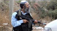 بالتفاصيل . .مستوطن إسرائيلي يريد رأس قيادي فلسطيني بارز "مثقوباً برصاصة"
