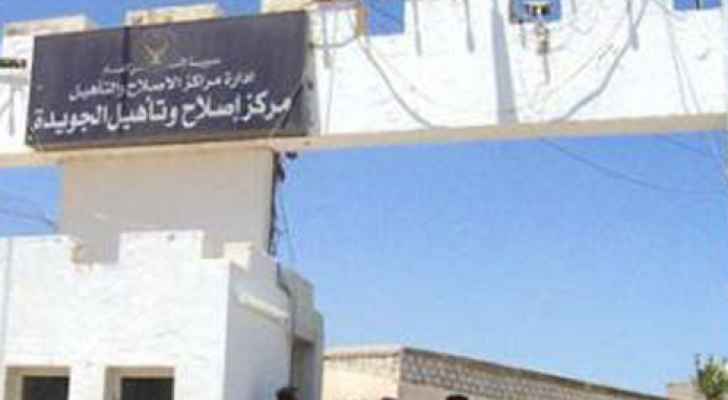 بالتفاصيل .. نزيل متهم بقتل فتاة وحرقها يضرم النار في نفسه بسجن الجويده