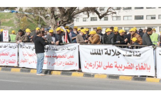 اعتصام المزارعين مستمر حتى إلغاء الضريبة