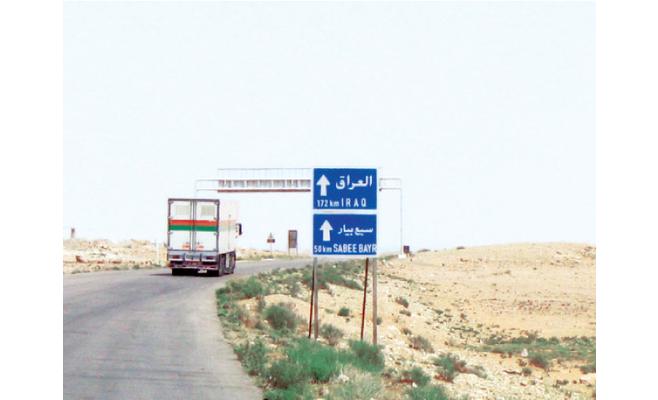 ‘‘إجراءات فنية‘‘ تعيق دخول الشاحنات للعراق