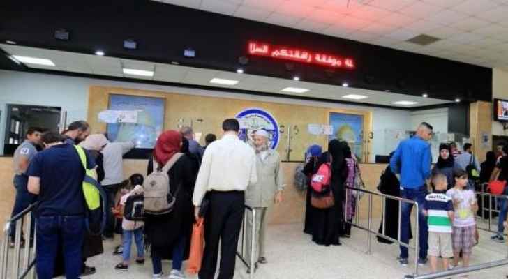 الاحتلال يمنع سفر 6 فلسطينيين من معبر الكرامة