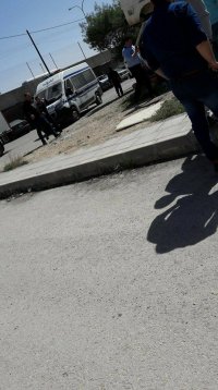 بالصور - اعتداء على مدير مدرسة بالزرقاء "والشغب" يتدخل