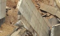 انهيار سور استنادي في عين غزال