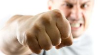 مجهولون يعتدون على شقيقين داخل مركبتهما في صويلح