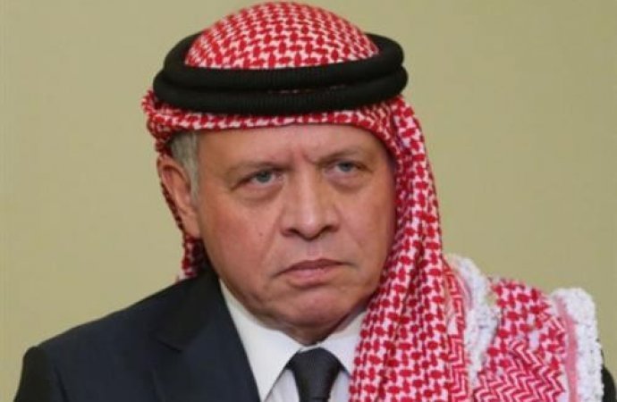 الملك يعزي أمير دولة الكويت بوفاة الشيخ ناصر صباح فهد الصباح