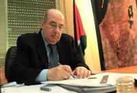 الأحمد ساخرا من "أبو الأديب": يريد أن يموت وهو رئيس للمجلس الوطني الفلسطيني!