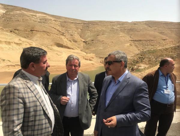 الغزاوي يتفقد مشاريع ومواقع مائية