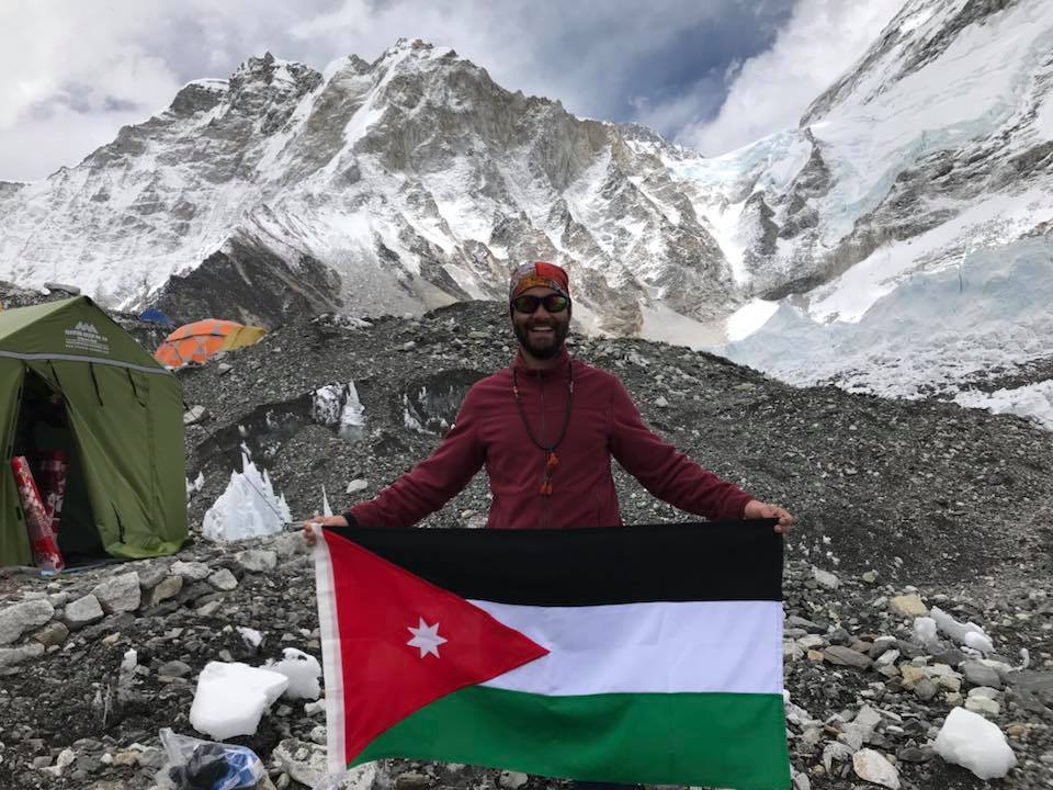 أردني يتسلق ايفرست دعما للفلسطينيين