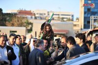 بالصور .. سوريون يحتفلون بــ " الصمود " في وجه " العدوان الثلاثي على دمشق "
