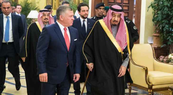 الملك  يغادر أرض الوطن متوجها الى المملكة العربية السعودية