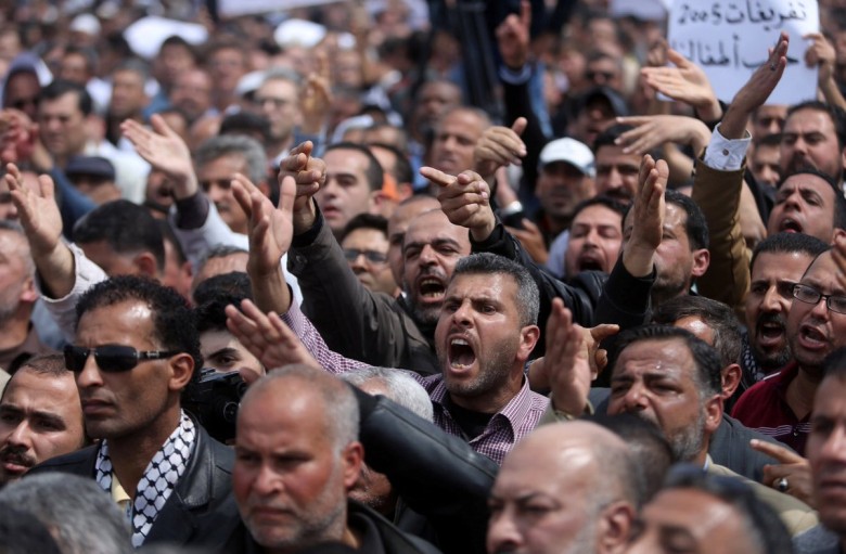 بالأسماء والتفاصيل ..تقاعدات جديد في السلطة الفلسطينية
