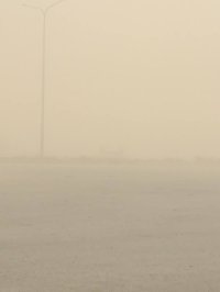 فتح الطريق الصحراوي بعد اغلاقه بسبب الغبار (صور)