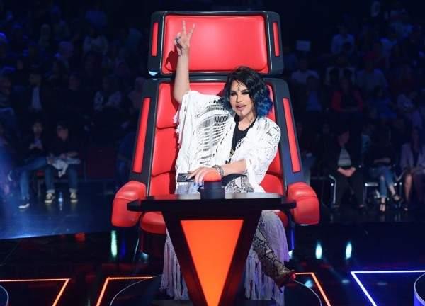 أحلام غاضبة في كواليس "ذا فويس" وزوجها مبارك الهاجري ينزلق عن المسرح