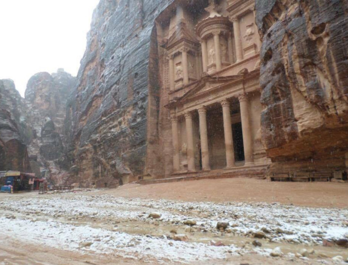 إعادة تأهيل المسار الرئيسي في البترا بعد تداعيات الأمطار