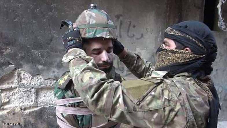 بالصور.. "داعش" يخترع طريقة إعدام بشعة وينفذها