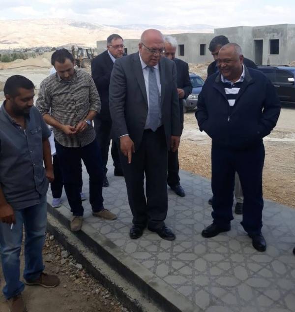 هلسة يتفقد مشروع اسكان الملاحة بدير علا