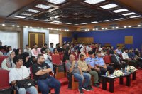 الذهب يتراجع بفعل ضغط الدولار