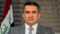الأمن يوزع المياه على محتجي الرابع